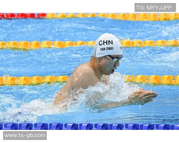 游泳名将的荣耀与挑战：从训练到世界舞台的成长之路